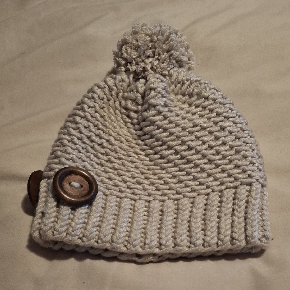 Hand-knit Beige Fishscale Stitch Winter Hat